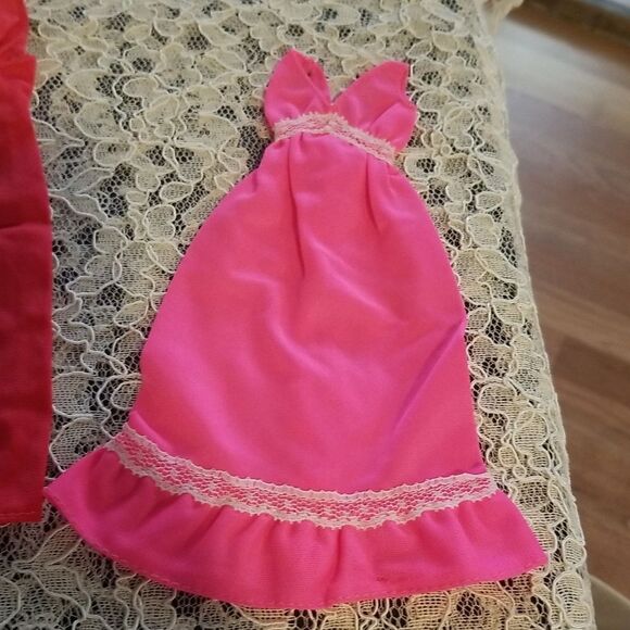 Mixed Lot of vintage Barbie and clone Doll Clothes. - Picture 11 of 16